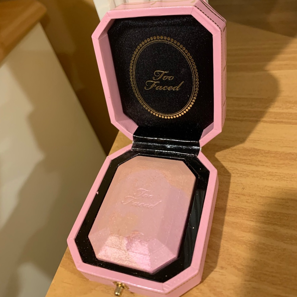 Too Faced Highlighter